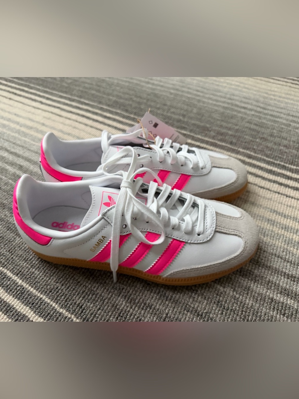 ADIDAS Samba OG White Leather Sneakers with Hot Pink Stripes ..big kid size 4